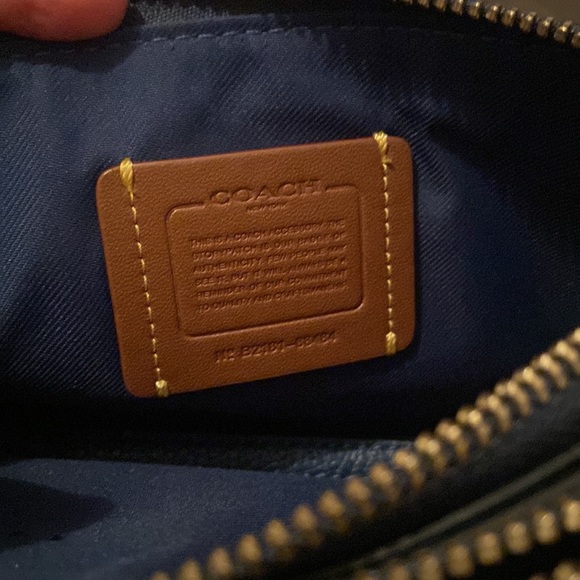 Coach crossbody - Picture 6 of 7